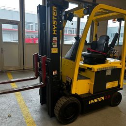 Hyster E2.5XN MWB °°° Chariot 4 roues électrique
