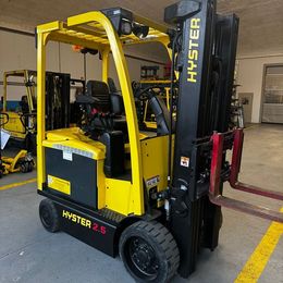 Hyster E2.5XN MWB °°° Chariot 4 roues électrique