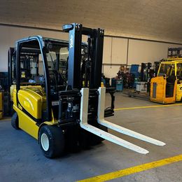 Yale ERP35VL °°° Chariot 4 roues électrique