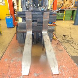 Dispositif de réglage des fourches Meyer