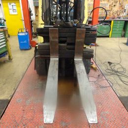 Dispositif de réglage des fourches Meyer