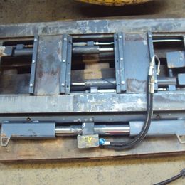 Dispositif de réglage des fourches avec déplacement latéral A.T.I.B.