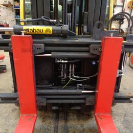 Dispositif de réglage des fourches avec déplacement latéral Stabau