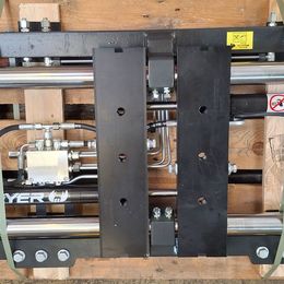 Dispositif de réglage des fourches avec déplacement latéral Meyer