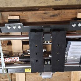 Dispositif de réglage des fourches avec déplacement latéral Bolzoni