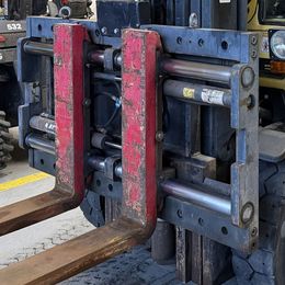 Dispositif de réglage des fourches Meyer