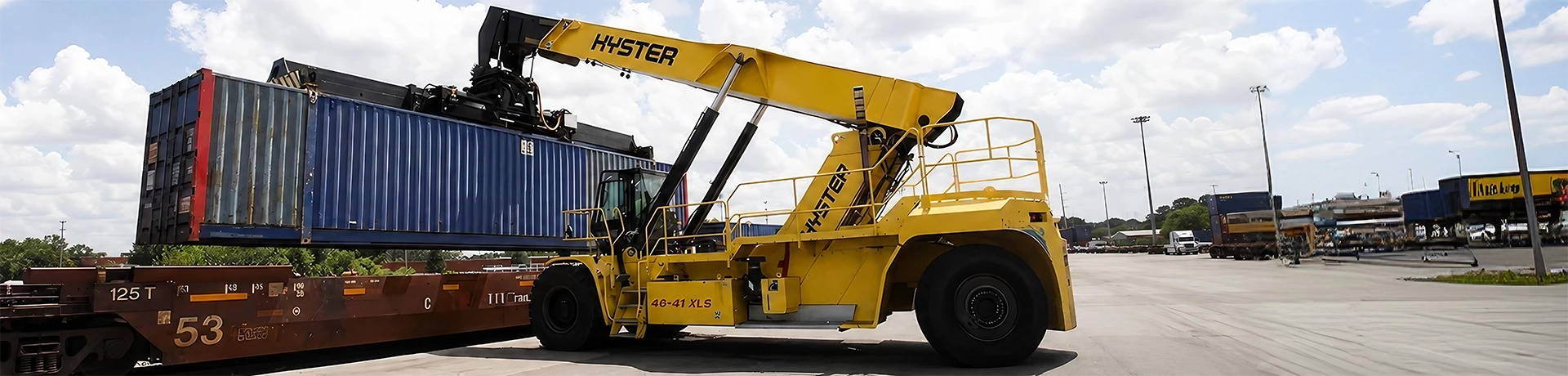 hyster_reachstacker1